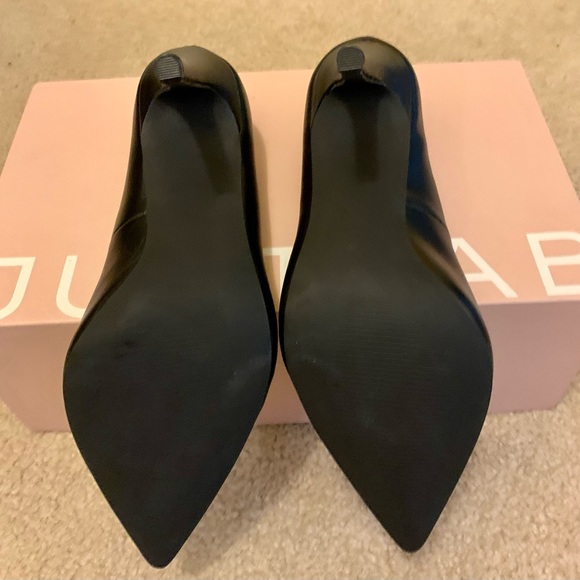 NWT classic black heels - Picture 4 of 5